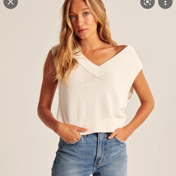 Cropped Sweater Vest - Picture 4 of 6